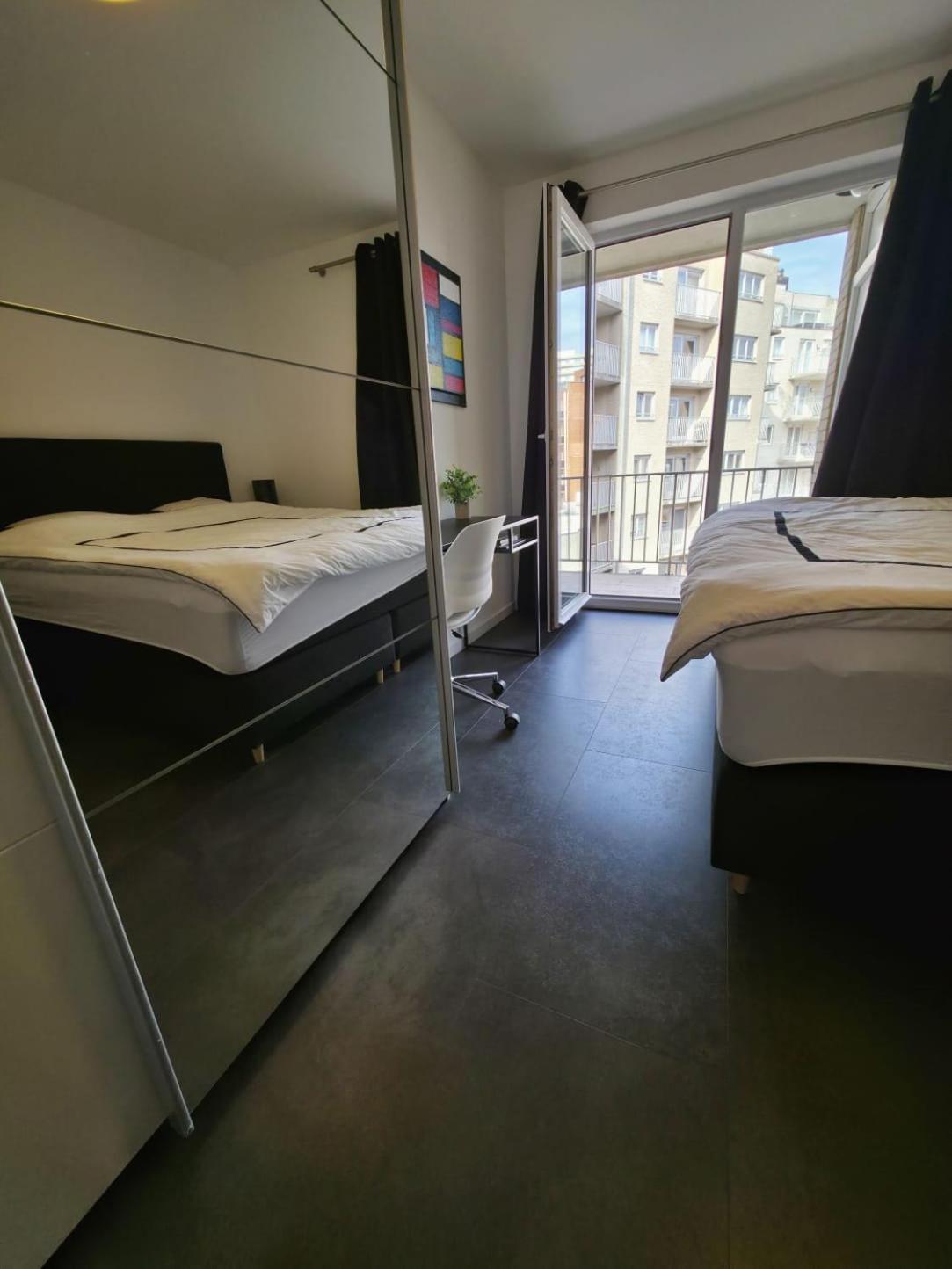 2 Bed With Sea View * Ostende